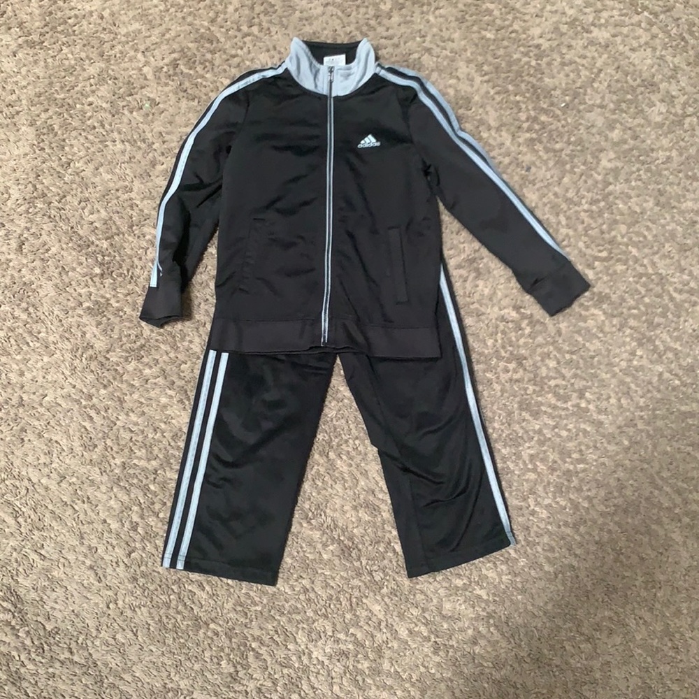 Adidas track suit size 6 boy girl